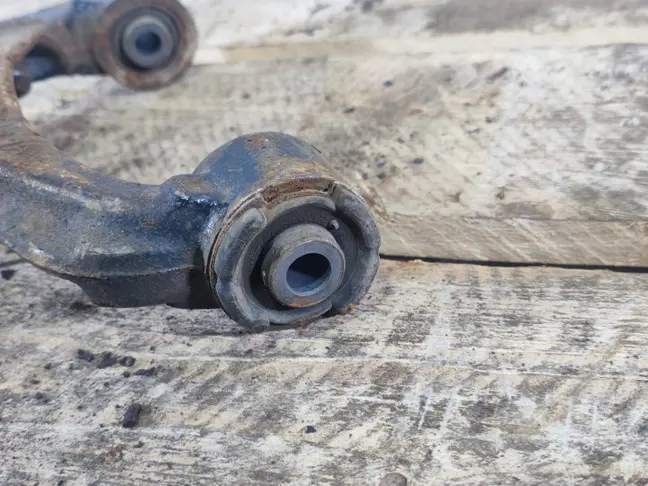 Рычаг передний верхний левый Land Rover Sport L320