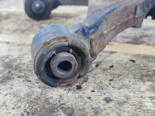 Рычаг передний верхний левый Land Rover Sport L320