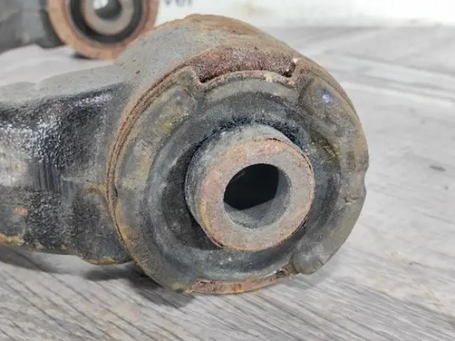 Рычаг передний верхний левый Land Rover Sport L320