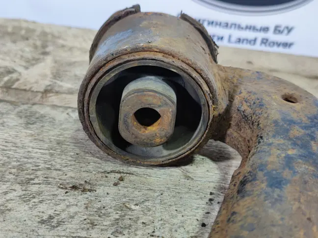 Рычаг передний нижний левый Range Rover Sport L320