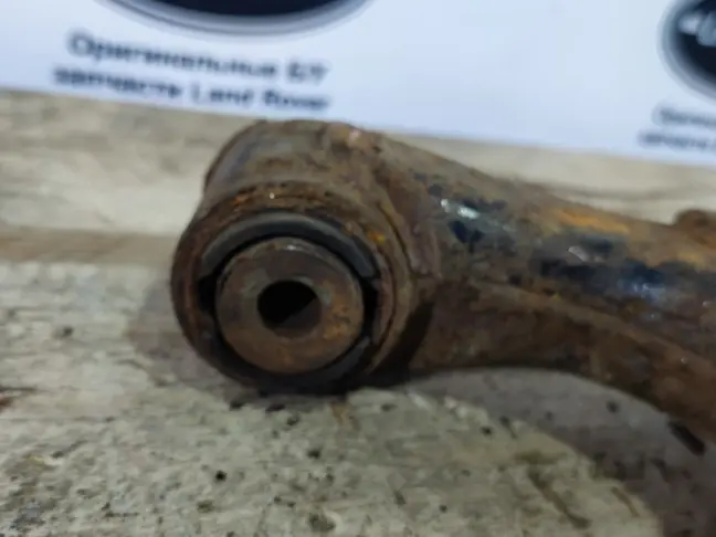 Рычаг передний нижний левый Range Rover Sport L320