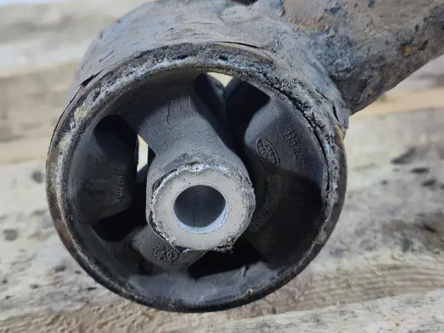 Рычаг задний верхний правый Range Rover Sport L320