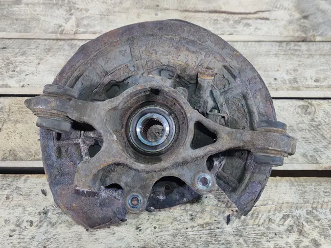 Кулак задний правый Range Rover Sport L320