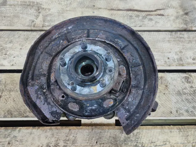 Кулак задний левый Range Rover Sport L320