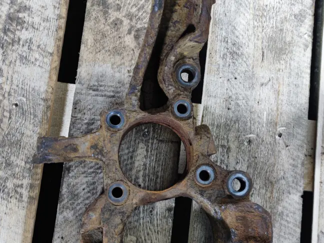 Кулак передний правый  Range Rover Sport L320 05+