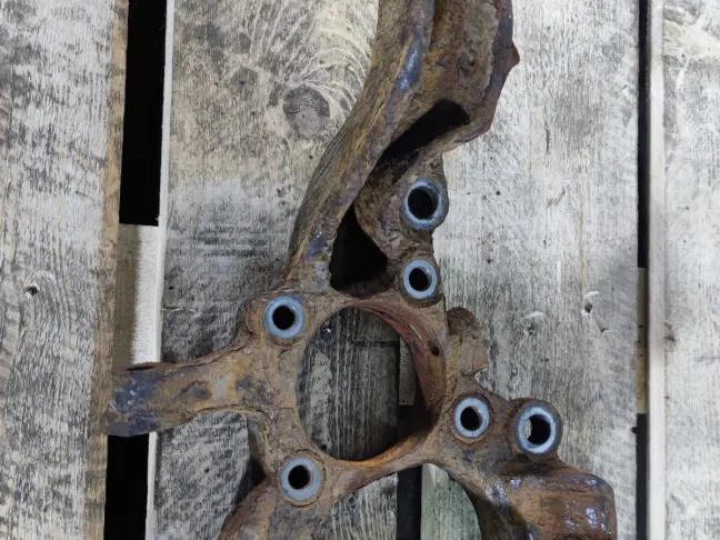 Кулак передний правый  Range Rover Sport L320 05+