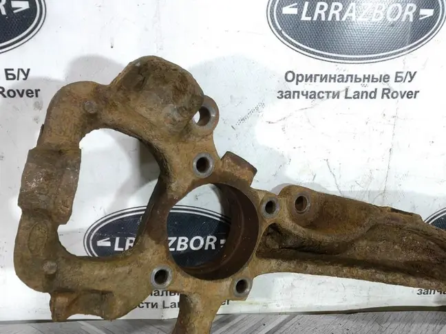 Кулак передний левый  Range Rover Sport L320 05-09