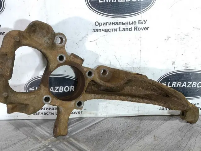 Кулак передний левый  Range Rover Sport L320 05-09