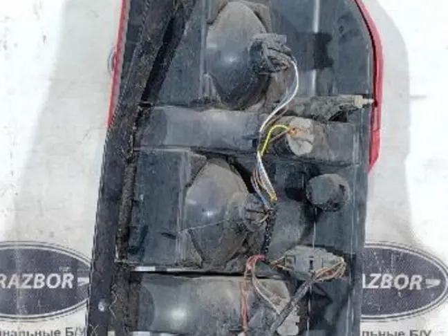 Фонарь задний левый битый DISCOVERY 3 L319 05-09