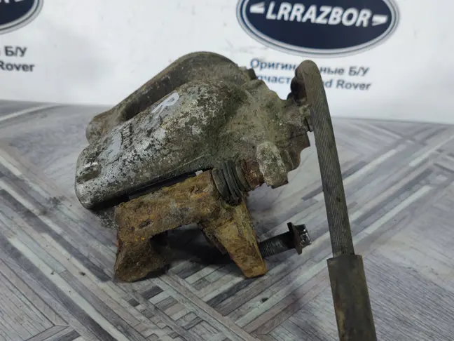 Суппорт правый задний Land Rover Sport L320