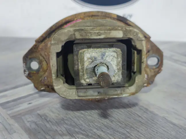 Подушка двигателя  Range Rover Sport 320 3.6