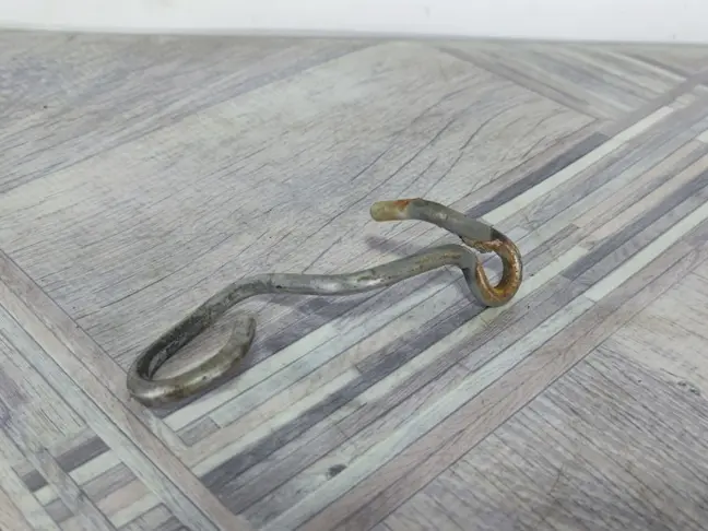 Кронштейн троса ручника DISCOVERY 3/4 L319