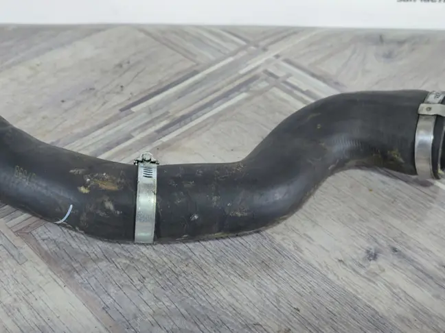 Патрубок верхний правый Range Rover L320 3.6