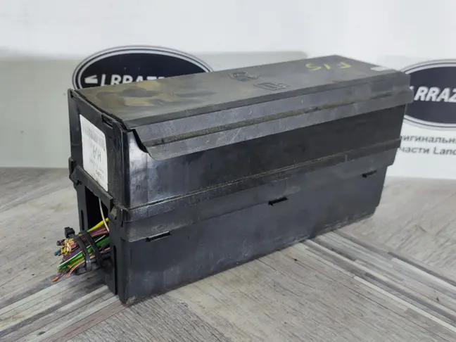 Блок предохранителей под капот Sport L320 3.6