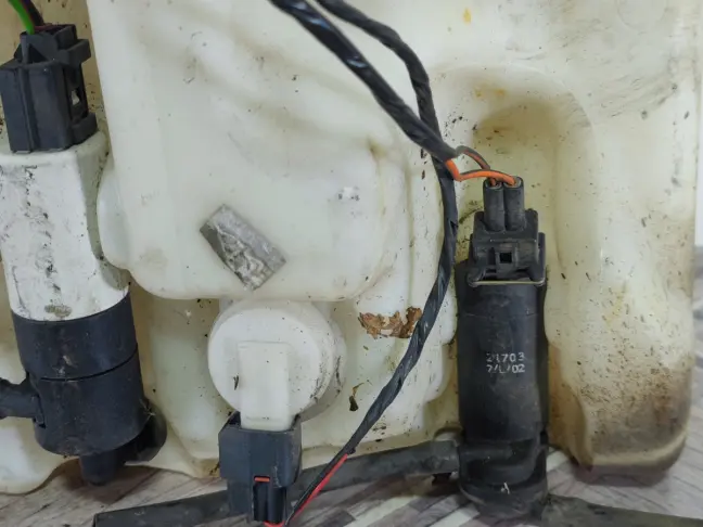 Бачок омывателя лобового стекла DISCOVERY 3 L319