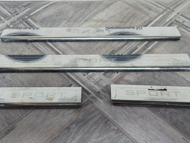 Накладка порога комплект Range Rover Sport L320