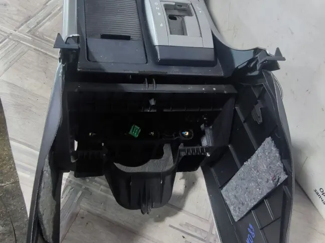 Консоль холодильник Range Rover Sport L320