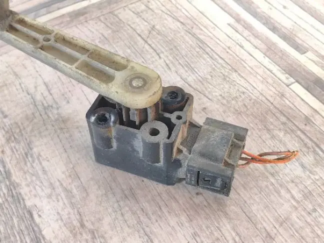 Датчик положения кузова задний RRS L320 дорест