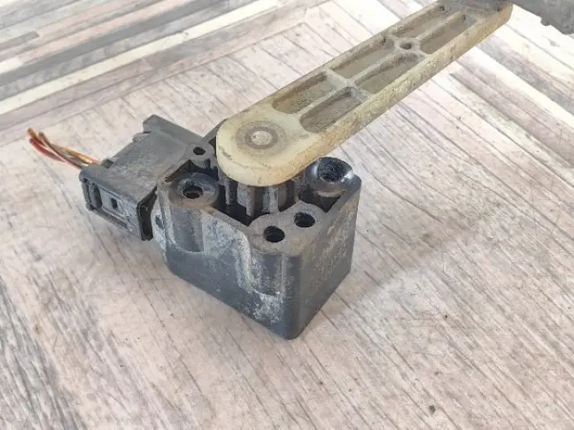 Датчик положения кузова задний RRS L320 дорест