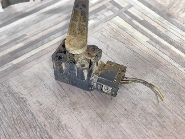 Датчик положения кузова передний RRS L320 дорест