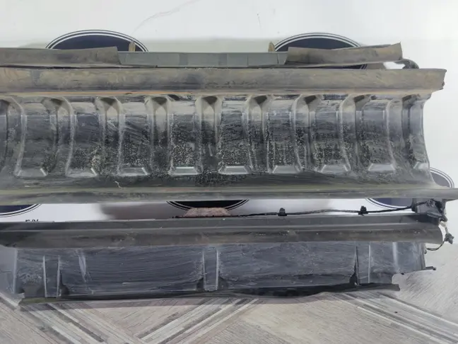 Диффузор центральный Range Rover L320 05-09