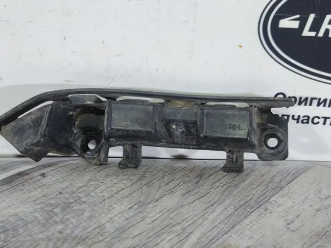 Кронштейн бампера правый Range Rover L320 05-09