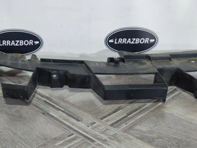 Кронштейн бампера правый Range Rover Sport L320