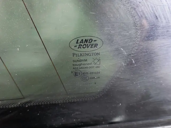Стекло кузовное глухое левое Land Rover Sport L320