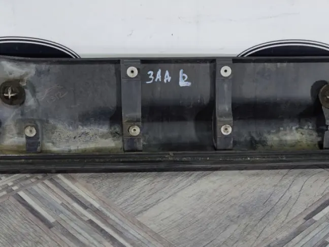 Молдинг двери задний левый  Range Rover Sport 320