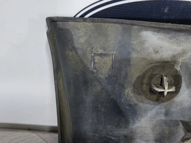 Молдинг двери задний левый  Range Rover Sport 320