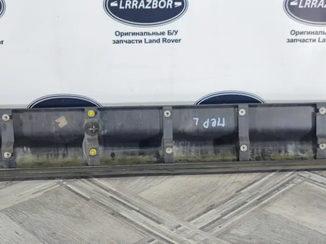 Молдинг передний левый  Range Rover Sport L320