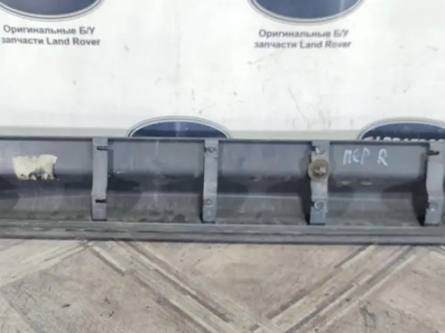 Молдинг передний правый  Range Rover Sport L320