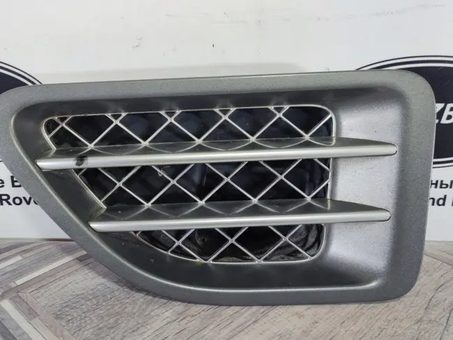 Жабра в крыло левая Range Rover Sport L320