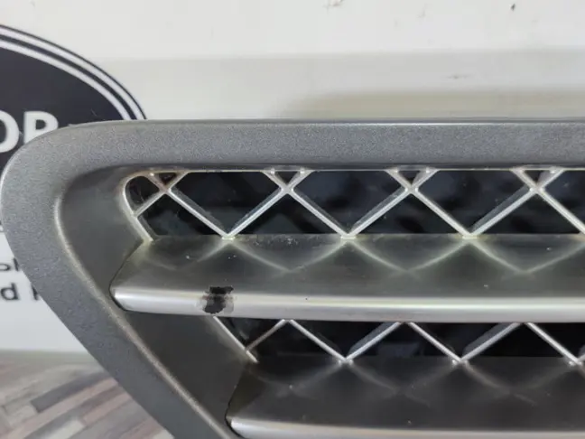 Жабра в крыло левая Range Rover Sport L320