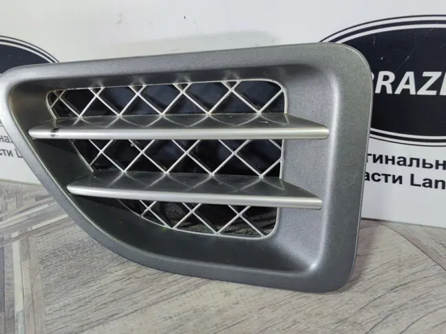 Жабра в крыло левая Range Rover Sport L320