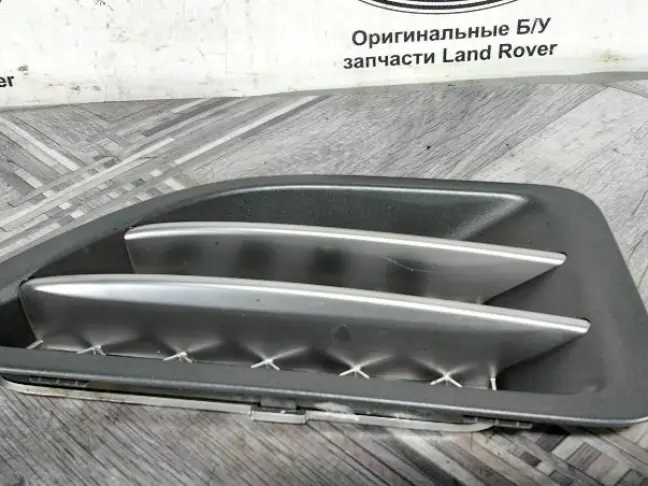 Жабра в крыло правая Range Rover Sport L320