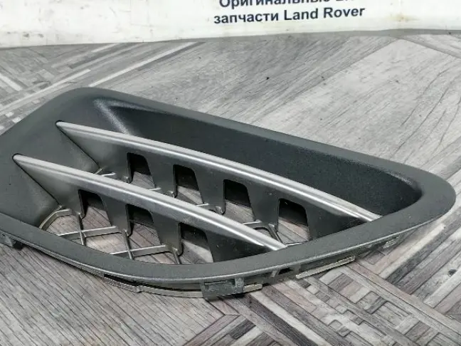 Жабра в крыло правая Range Rover Sport L320