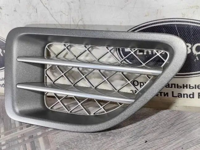 Жабра в крыло правая Range Rover Sport L320