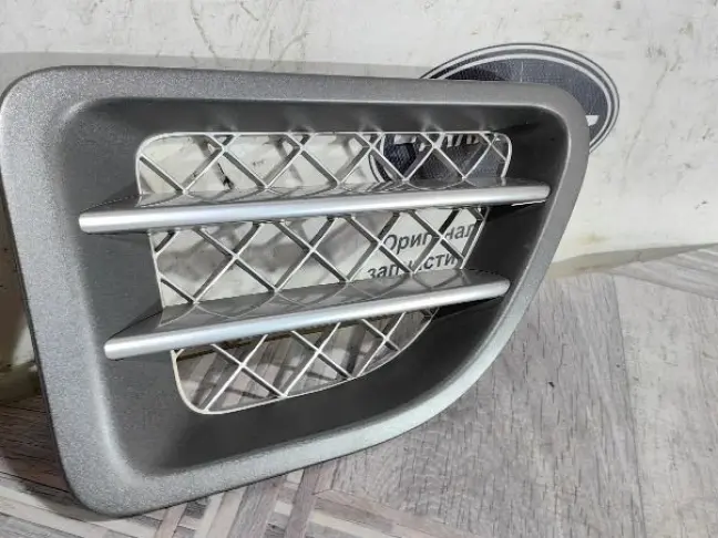 Жабра в крыло правая Range Rover Sport L320