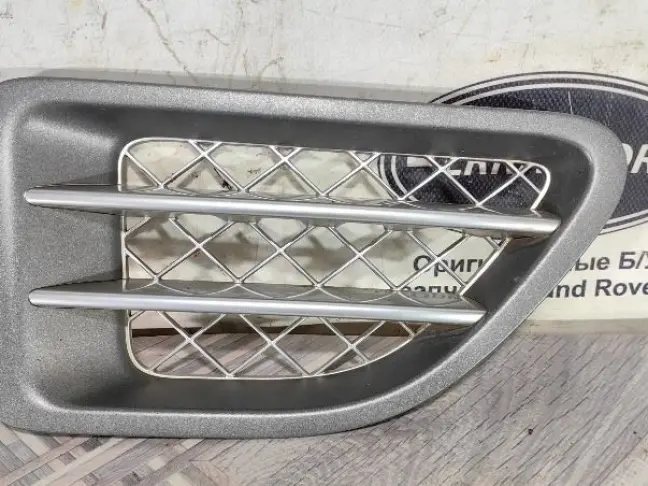 Жабра в крыло правая Range Rover Sport L320