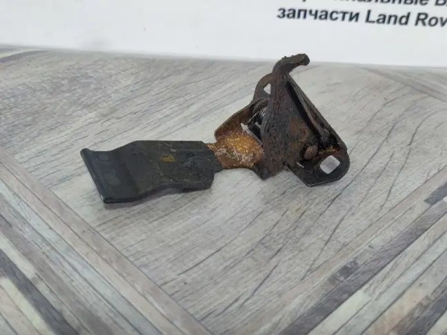 Защелка капота Land Rover Sport L320 05-13