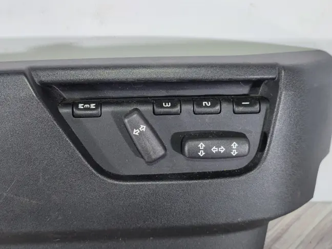 Накладка сидения правая Sport L320 05-09