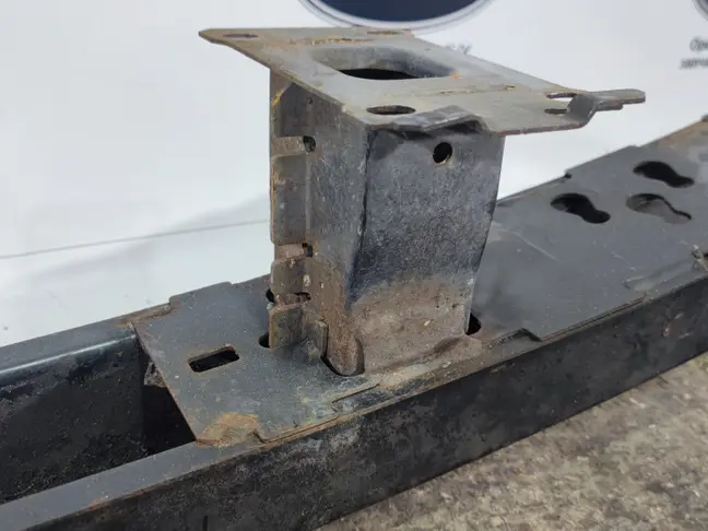 Усилитель переднего бампера DISCOVERY 3/4 L319