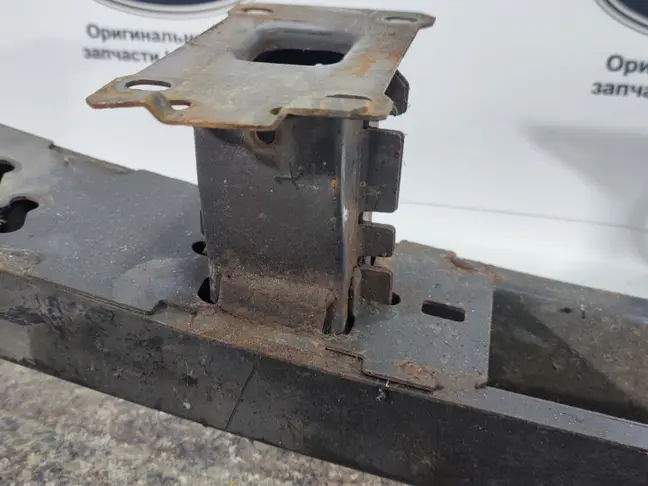 Усилитель переднего бампера DISCOVERY 3/4 L319