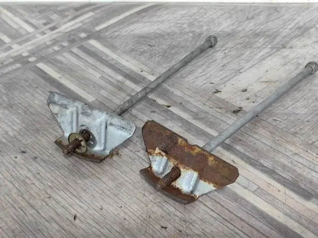 Крепеж аккумулятора Range Rover L322 02-12