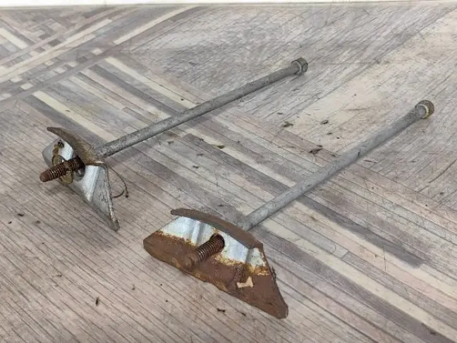 Крепеж аккумулятора Range Rover L322 02-12