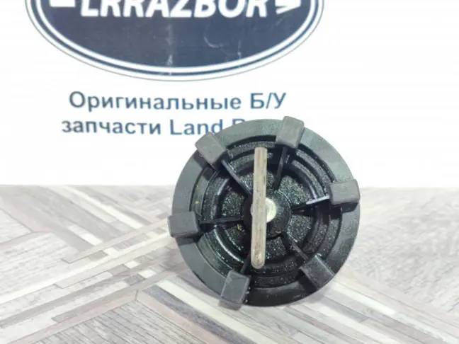 Держатель запаски в багажнике Range Rover 3 L322