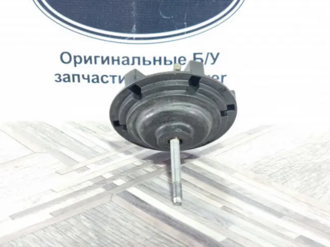 Держатель запаски в багажнике Range Rover 3 L322