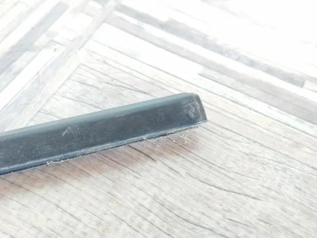 Молдинг стекла заднего левого Range Rover L322