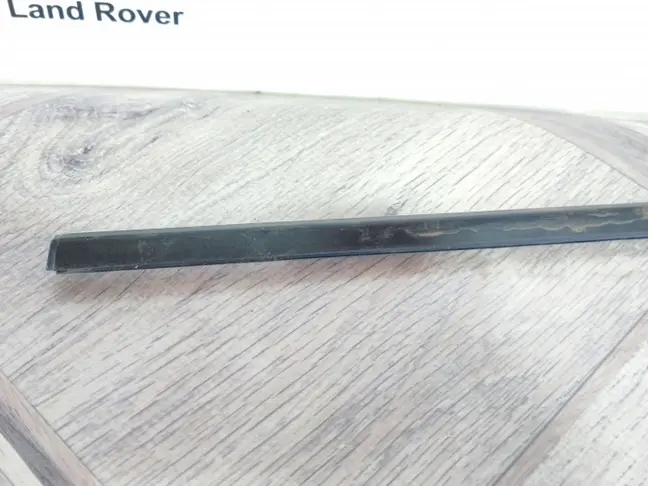 Молдинг стекла заднего левого Range Rover L322